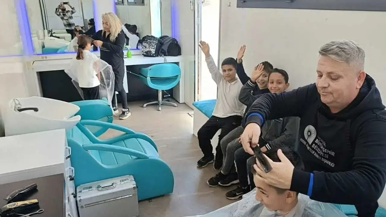 Antalya’da Mobil Kuaför Tırı Karış Karış Kırsalı Geziyor! 4